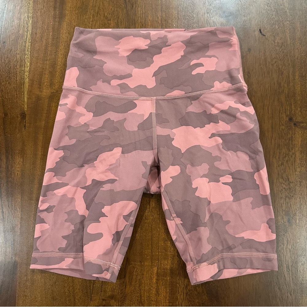 Lululemon Wunder Train High Rise Short 8" in Camo Rose Size 4 Athleisure Athleic